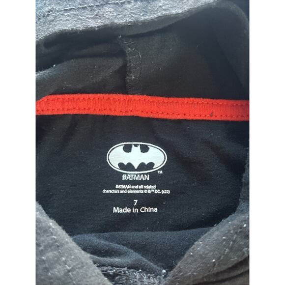 DC Batman Black Hooded Graphic T Shirt Kids Size 7 - Picture 5 of 7